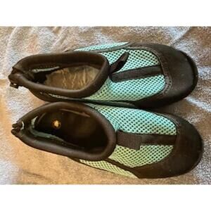 Boys Size 1 Water Shoes